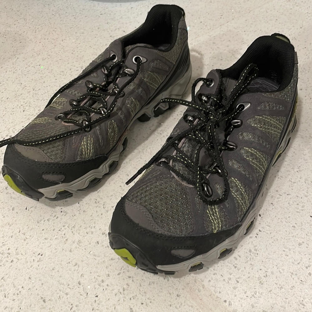 Ibis low top hiking boot size 8
